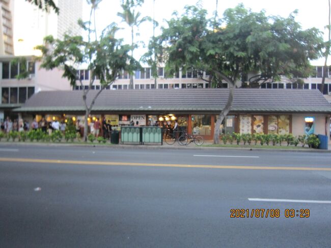 相も変わらず行列が<br />うどんも世界に