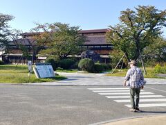 店を出て　今度は夫が庄内映画村に行きたいそうです
ナビをセットして　車を走らせると
14:50到着したのは　違う場所です
なんで?