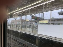 雨の軽井沢駅。