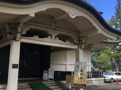 神社の横にあるこの資料館が素晴らしかったです。
直江兼続の兜も見れました。