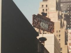 13年前にニューヨークに来た時、ホテルを予約なしで来たのですが、何時間もかかってマンハッタン内に空き部屋を見つけたのがカーターホテル。古くて安いホテルで、ここからアメリカ制覇！の歴史が始まりました（笑）