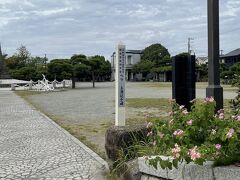 ペリー公園

よく見ると、「ペリー上陸記念碑」の文字が絶妙に消えて「ヘリ上陸記念碑」になってる(笑)