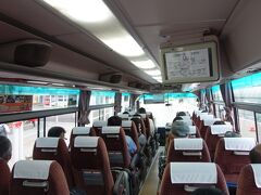函館空港からはシャトルバスに乗って。