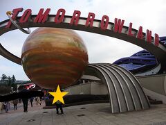 朝ごはんの後は香港ディズニーランドに行きトゥモローランドへ。