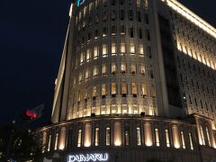 元町のランドマークの大丸神戸店！

周りにも高級そうなお店ばかりです(°_°)