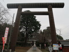 歩くとすぐに参道正面
大宝駅で降りた人はいなかったけど、車で来てる人は結構いるみたい