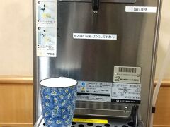 18:43 宿に到着。
ロビーにある生ビールのサービスで、