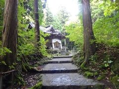 そして、十和田神社に向かいます
震災前は占い場に梯子を使って行けたのですが
今はいけないようです