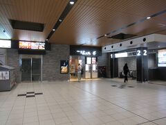大和西大寺駅。工事が終わって綺麗になってました。