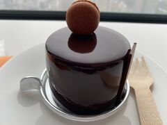 ホテルへの帰り道　アンダース東京のPastry　Shopでケーキを購入
店内で飲食も可能でしたが、レイトチェックアウトのホテルのお部屋で寛いでいただきました。

