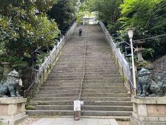 出世の石段から愛宕神社に向かいます。

一気に登るのは流石に辛かった。