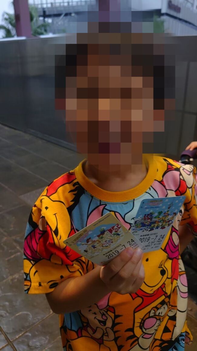 リゾートラインに乗って移動します