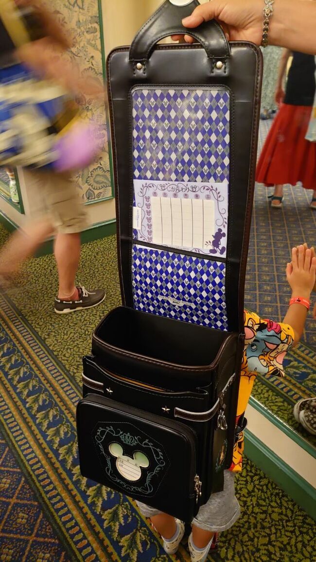 ミッキー大好きなのでこれでいい！と大喜びでした。予約販売で支払いをして2月頃送られて来ました♪