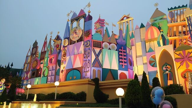 イッツ・ア・スモールワールドにのります。