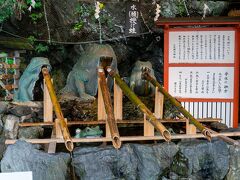 天照大神の孫（天孫）、瓊瓊杵尊（ににぎのみこと）が高天原に降るとき、道案内されたのが猿田彦大神だそうで、蛙はその御使い、だそうです。