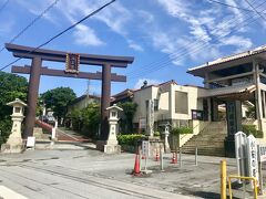 10/10（日）
波上宮の鳥居と向き合って見えるのが護国寺。1368年に、波上宮の神宮寺（別当寺）として創建され、琉球国王の勅願寺でもあったそうです。沖縄戦で、すべて焼失してしまいましたが、1952年に元の場所に復興されました。
