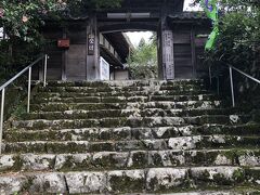 百済寺　この奥に　御朱印も
一方通行になっています