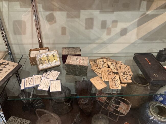 子供の頃やった事あります。<br />木？将棋？百人一首？びっくりしました。<br />百人一首って何？から始まったのですが、地元っ子は普通に遊んでいました。<br />なぜ木？<br />結局上達する事も無く。