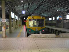 電鉄富山駅の始発にのります。
「立山黒部アルペンきっぷ」を利用しています。