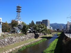 松本の市街地を流れる女鳥羽川、澄んだ流れの美しい川です。
