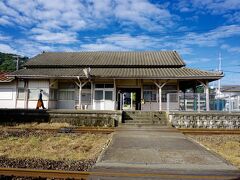 7:51佐賀ー8:48山本
山本駅で乗り換え。

自分が山本って名前だったら、
この駅前に引っ越して、我が物顔したい(*´∀｀)