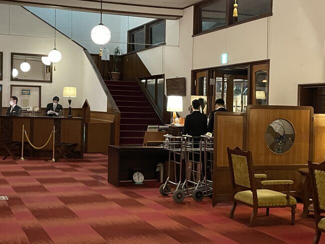 ちょっとホテル内を散策。ロビー・フロント。