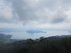 ３日目の朝です。今日も中島が見えます。ラッキー!
少し雲っていますが。