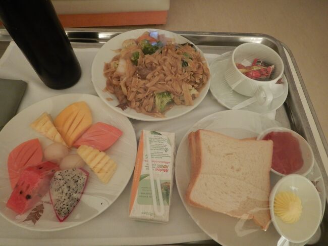 2月6日。<br />午前6時半血圧測定、採血。	<br />8時半朝食。フライドヌードル量が多い。果物はおいしかった。トーストまでは食べられなかった。	<br /><br />