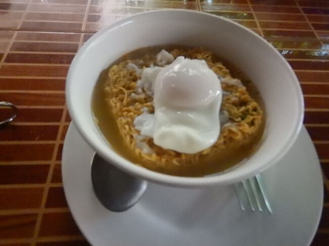 2月１０日。<br />宿の朝食。カンボジアのインスタントラーメン。<br />この日も宿から一歩も出なかった。