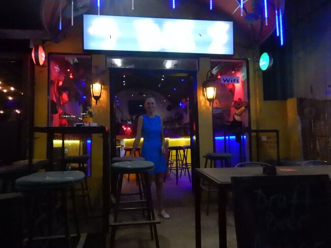 もう１軒。<br />ロシア人の女性がいるバーでもう少し飲む。