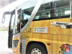 ２番バス乗場からリムジンバスに乗って、JR岡山駅へ。
スイカで乗れました。バスはタイガーエアの台湾ラッピング
