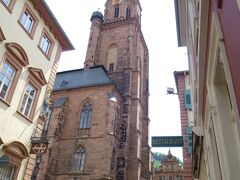 ③Heiliggeistkirche聖霊教会（1398年）：

バロック様式の美しい尖塔をもち、代々のプファルツ選帝侯の墓所がある。
1410～1685年の間に、教会内に埋葬された選帝侯とその家族の墓は54を数えると云う。

写真はハイデルベルク：Heiliggeistkirche聖霊教会　　　　　