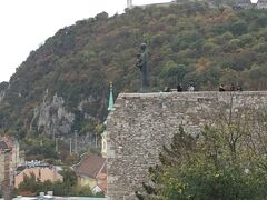 ドナウの真珠と呼ばれますが、晴天率は低めです。