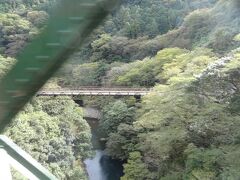 沿線のハイライト。
早川橋梁(出山の鉄橋)全長61mを渡ります。