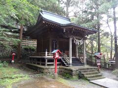 10:12
=熊野神社=
宮ノ下にある温泉の守護社として創建されました。

旅の安全を祈願して‥
パンパン.礼。