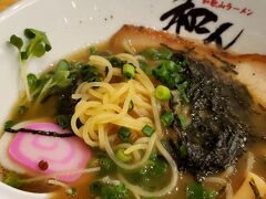 白浜ラーメンは海鮮だし、さっぱりしてるけど、チャーシューからの脂もしっかり出てておいしい。

※夕食　800円