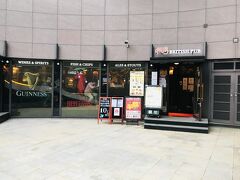 １０月１３日（水）１７：００

連日の観劇ですが、本日は梅田芸術劇場へ。

まずやって来たのは「梅芸に来たらお約束！」のHUB。