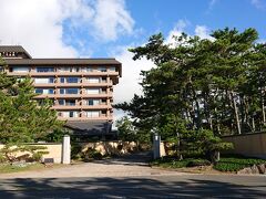 安房神社から車で走ること1時間ちょい、ちょうどチェックイン時刻の14時半には本日の宿《鴨川館》に到着。

[続きは 2-2 へ]