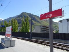 2分遅れの13:04、Visp駅に到着。
