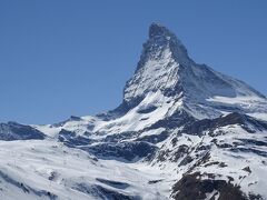 スイスを・・・いや世界を代表する名峰である標高4,478mのマッターホルン！

スイスの山として有名だが、実はその山頂にはスイスとイタリアの国境線が通っている。