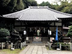 蝉坂を登り切ったところにある平塚神社に参拝。
源義家、源義綱、源義光の3兄弟が祀られている。