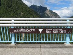 ダムの高さ１８６ｍ、ダムの長さ４９２ｍ、標高１４５４ｍ。
後立山連峰の豊かな自然。
こんな美しい所だとは想像していなかったから来て良かった。