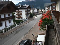 コルティナ・ダンペッツォ
Cortina d'Ampezzo

ホテルの窓からの風景。どうやら、最終日の今日は快晴の様子。