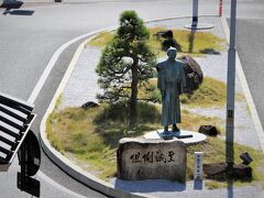 至誠惻怛　高梁駅前の山田方谷像