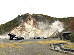 大湯沼駐車場
駐車場料金　普通車５００円。
この料金で当日限りで、地獄谷駐車場及び大湯沼駐車場を１回ずつ利用出来ますが、今回はここ大湯沼だけの利用でした。
