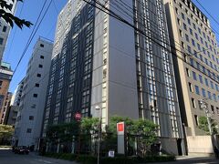 ホテルは博多東急REIホテル。
福岡に住んでる人は「博多」ってあまり言わない、通常「福岡」を使うと何かで読んだのですが、博多駅周辺はホテル名に「博多」が付いてるのが多いようです。