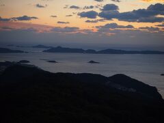 1日目は島原半島から長崎市に移動
そして定番ですが稲佐山で夜景を見に行きます

丁度夕暮れ時でしたが、残念ながら厚い雲の中に隠れてしまいました