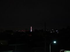 ホテルの窓から見た京都タワーの夜景