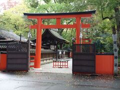 下鴨神社にある河合神社
女性を守る美麗の神様だそうです。
森に囲まれた川沿いに立つ歴史深い神社で地域の行事や祭りが行われるそうです