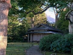 六義園 心泉亭も茶屋の一つだけど、この日は開いていないようでした。